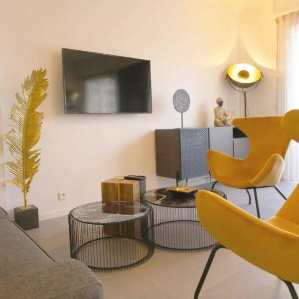 Apartment Cannes: 2-bedrooms with balcony, near beaches and Croisette