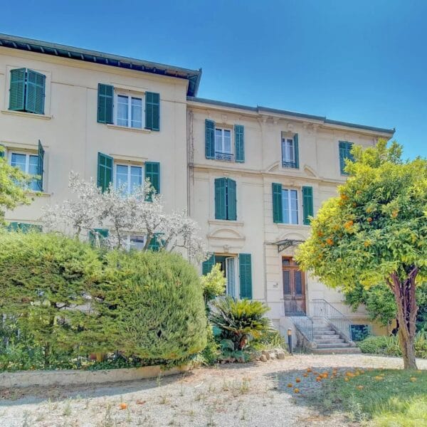 Cannes Montfleury apartment: superb bourgeois 2-bedrooms apartment near rue d’Antibes