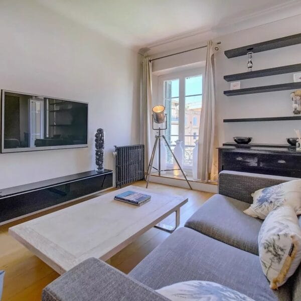 Cannes Montfleury apartment: superb bourgeois 2-bedrooms apartment near rue d’Antibes