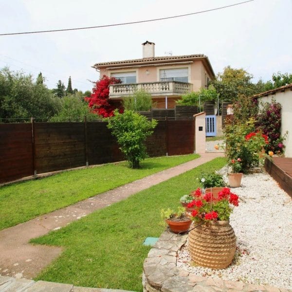 House Le Cannet : pretty house in the hills, 2 bedrooms, garden and barbecue
