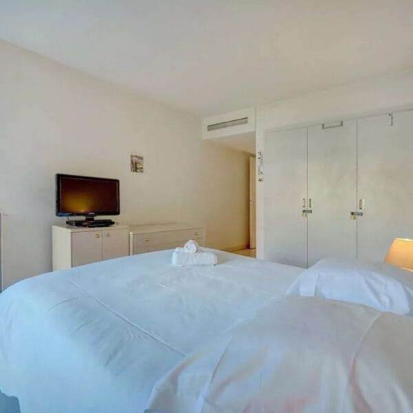 Apartment Cannes: spacious 1-bedroom apartment ideally located, sea view