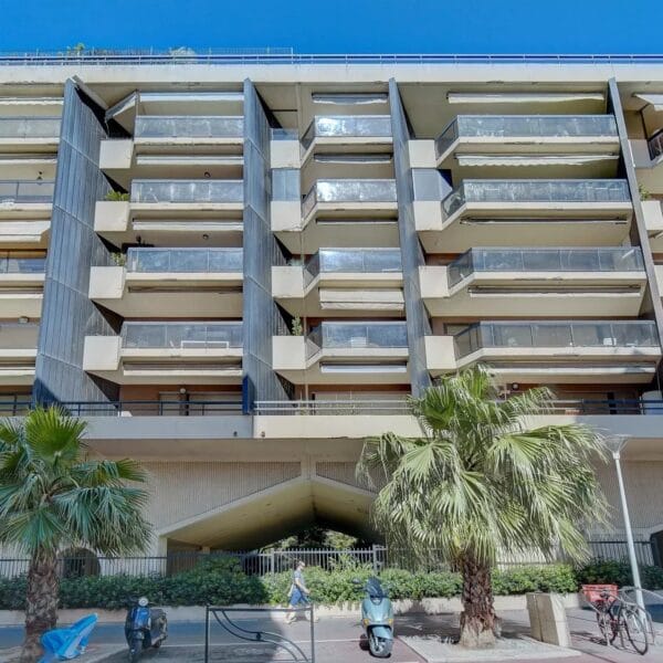 Apartment Cannes: spacious 1-bedroom apartment ideally located, sea view