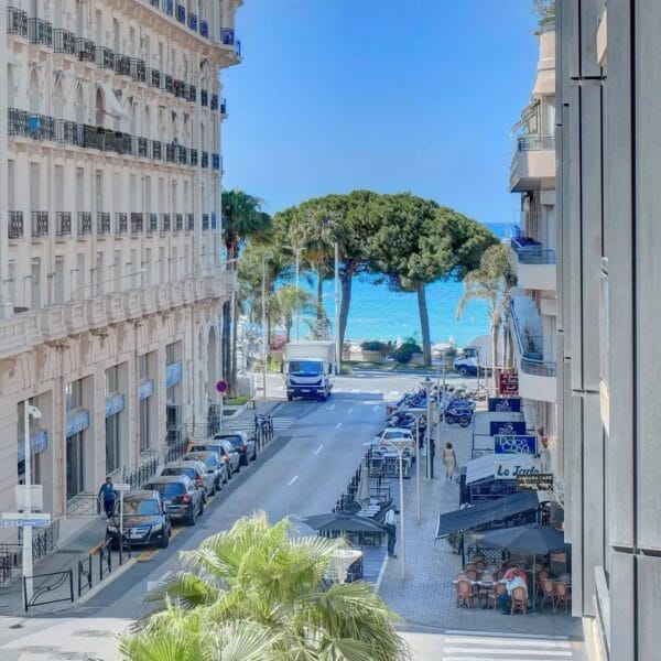 Appartement Cannes : spacieux 2 pièces idéalement situé, vue mer