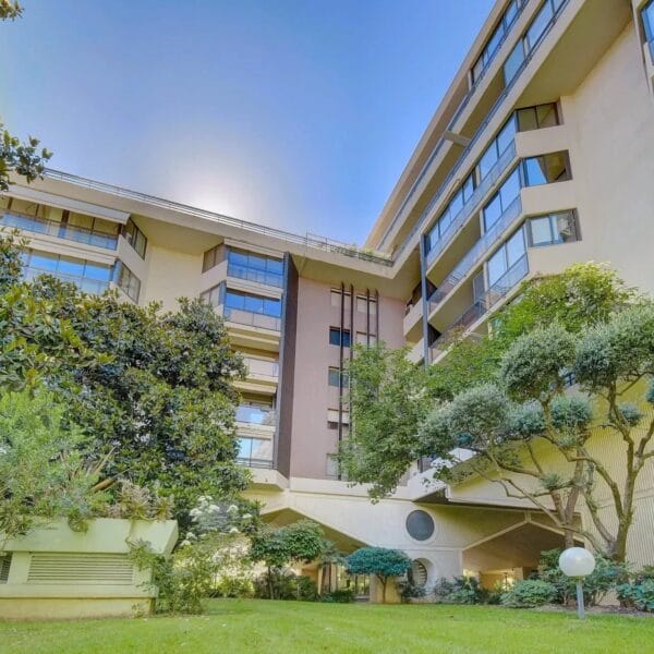 Apartment Cannes: spacious 1-bedroom apartment ideally located, sea view