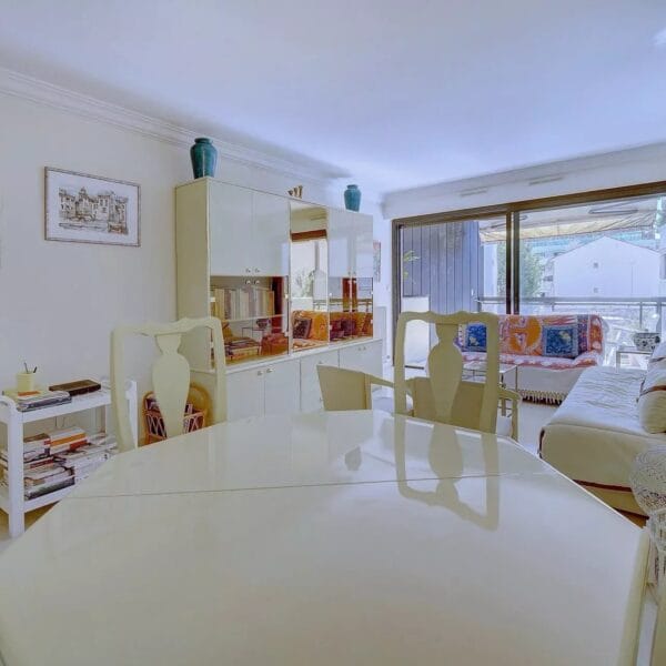 Apartment Cannes: spacious 1-bedroom apartment ideally located, sea view