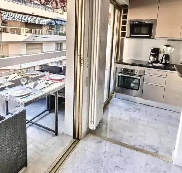Cannes : secteur Palm Beach – 1 chambre – Vue mer