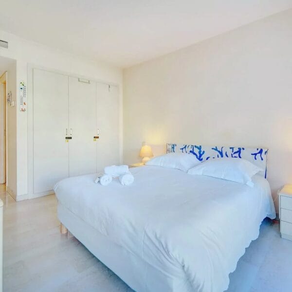 Apartment Cannes: spacious 1-bedroom apartment ideally located, sea view