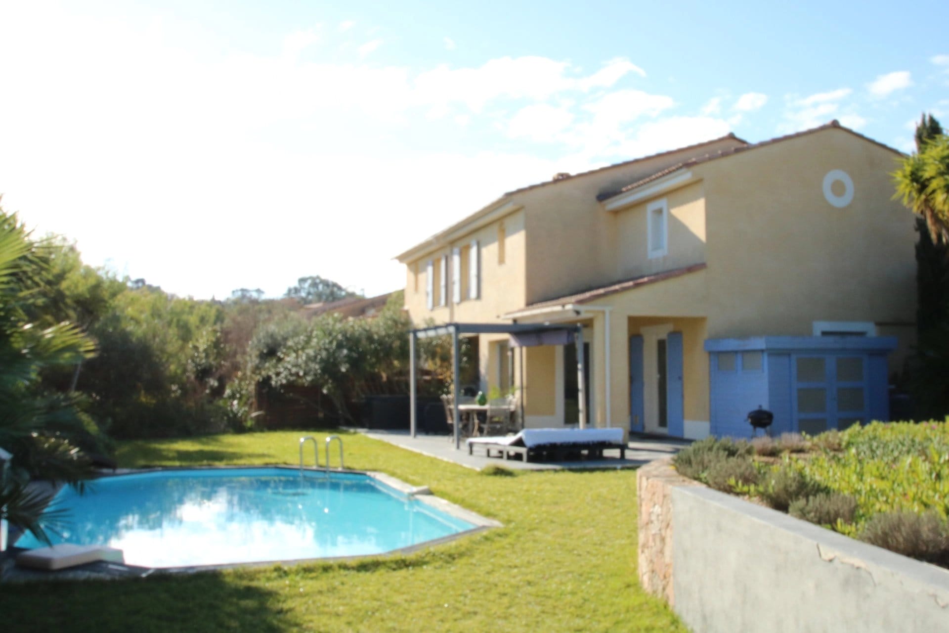 House Cannes Croix des Gardes : 3 bedrooms on 2 levels, garden and swimming pool