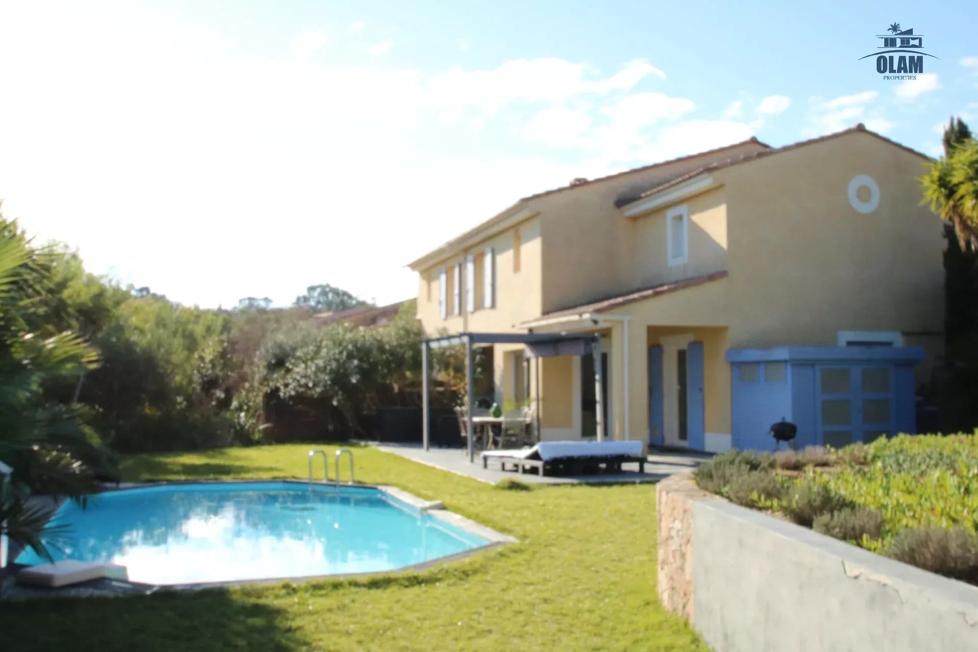 Maison Cannes Croix des Gardes : 4 pièces sur 2 niveaux, jardin et piscine