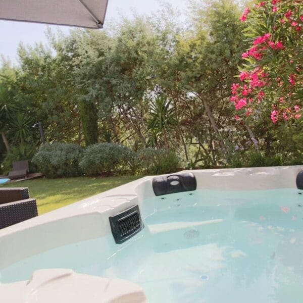 Maison Cannes Croix des Gardes : 4 pièces sur 2 niveaux, jardin et piscine