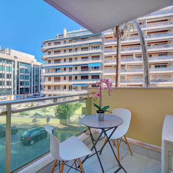 Appartement Cannes Croisette : 2 pièces rénové, terrasse, proche plages et Palais