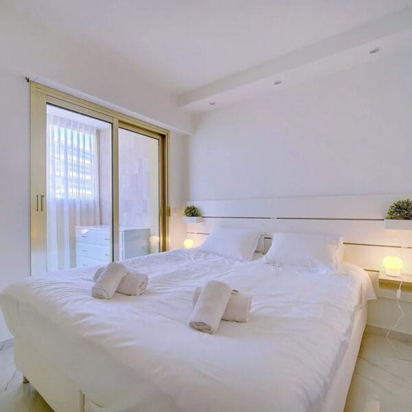 Apartment Cannes Croisette : 1-bedroom renovated, terrace, near beaches and Palais