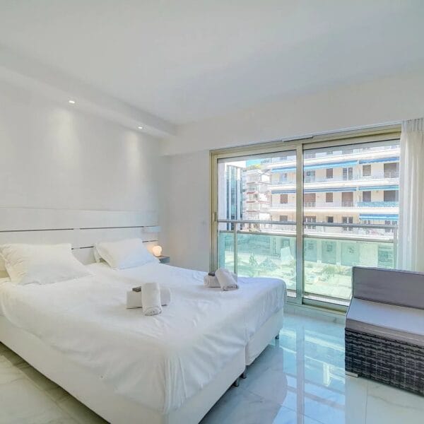 Apartment Cannes Croisette : beautiful 2-bedrooms, terrace, comfort and proximity