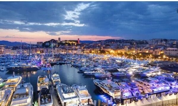 Appartement Cannes Croisette : 2 pièces rénové, terrasse, proche plages et Palais