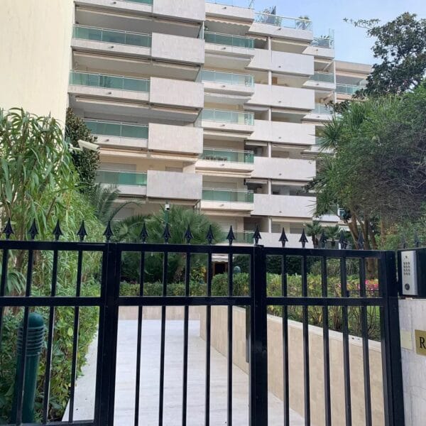 Apartment Cannes Croisette : 1-bedroom renovated, terrace, near beaches and Palais