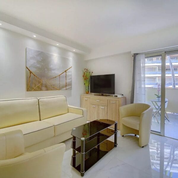 Apartment Cannes Croisette : 1-bedroom renovated, terrace, near beaches and Palais