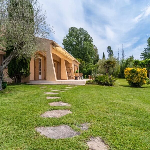 Villa La Roquette-sur-Siagne : 150 m2, jardin arboré, calme absolu