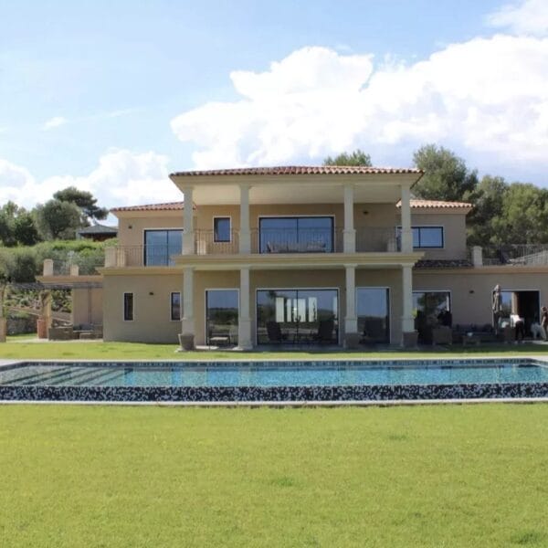 Villa Roquefort-les-Pins : 5 chambres, piscine à débordement, vue mer panoramique