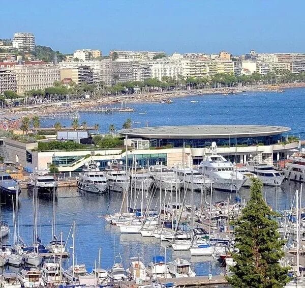 Apartment Cannes: exclusive 1-bedroom, balcony, near Croisette