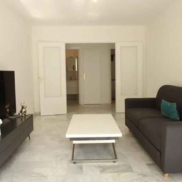 Apartment Cannes: exclusive 1-bedroom, balcony, near Croisette