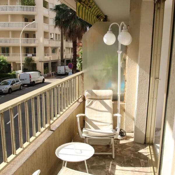 Appartement Cannes : 2 pièces exclusif, balcon, proche Croisette