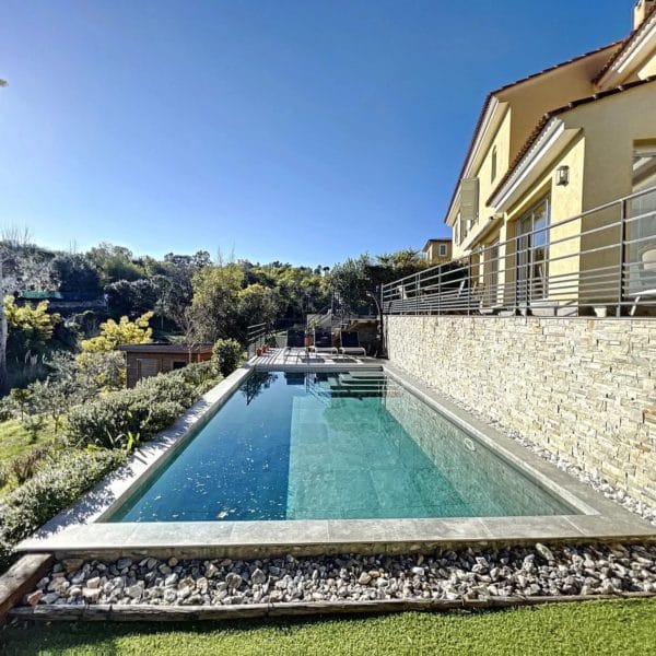 Maison Cannes Croix des Gardes : 4 pièces sur 2 niveaux, jardin, piscine, barbecue