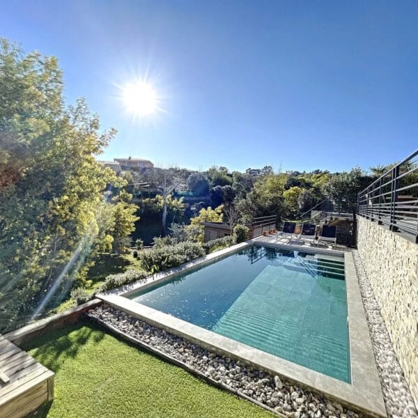 Maison Cannes Croix des Gardes : 4 pièces sur 2 niveaux, jardin, piscine, barbecue