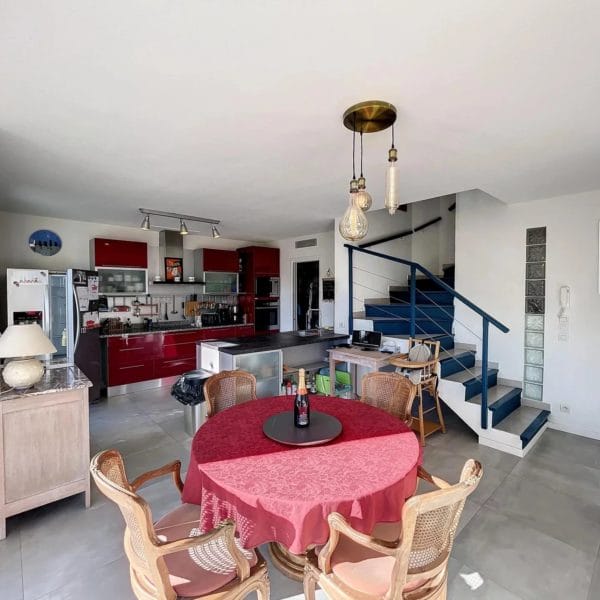 Maison Cannes Croix des Gardes : 4 pièces sur 2 niveaux, jardin, piscine, barbecue