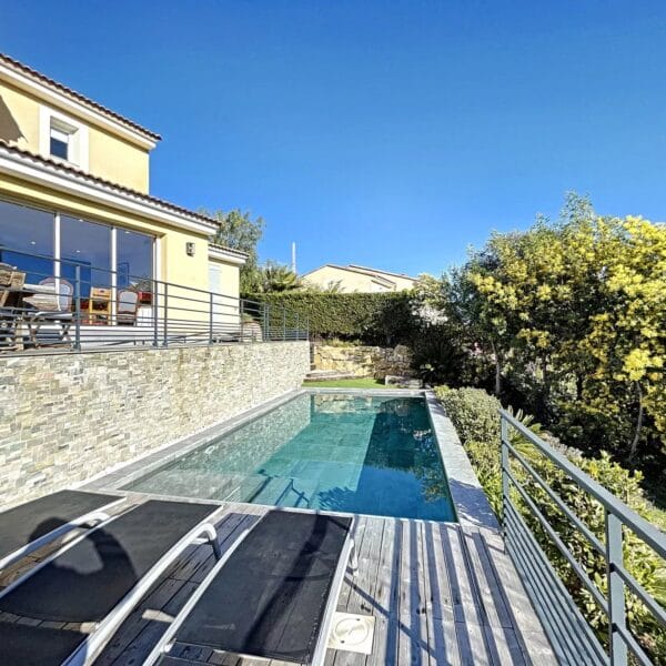 House Cannes Croix des Gardes : 3 bedrooms on 2 levels, garden, swimming pool, barbecue