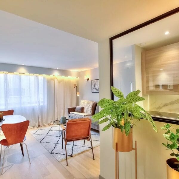 Appartement Cannes : 3 pièces rénové par architecte, lumineux