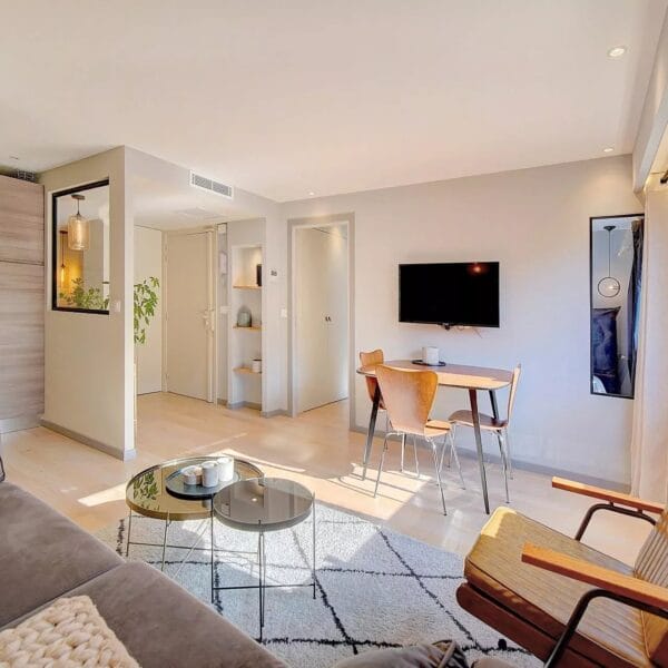 Apartment Cannes: 2-bedrooms renovated by architect, bright