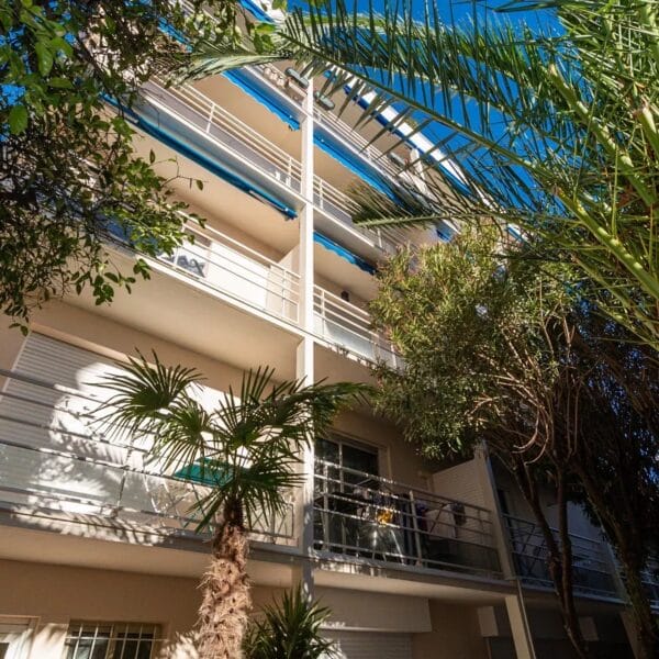 Appartement Cannes Croisette : vaste 2 pièces, terrasses, résidence prestige