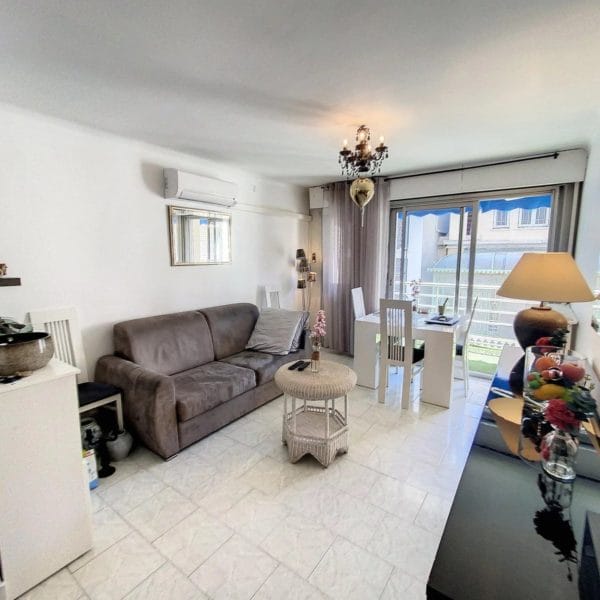 Appartement Cannes Croisette : vaste 2 pièces, terrasses, résidence prestige