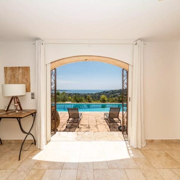 Antibes : villa 4 chambres avec piscine et vue mer
