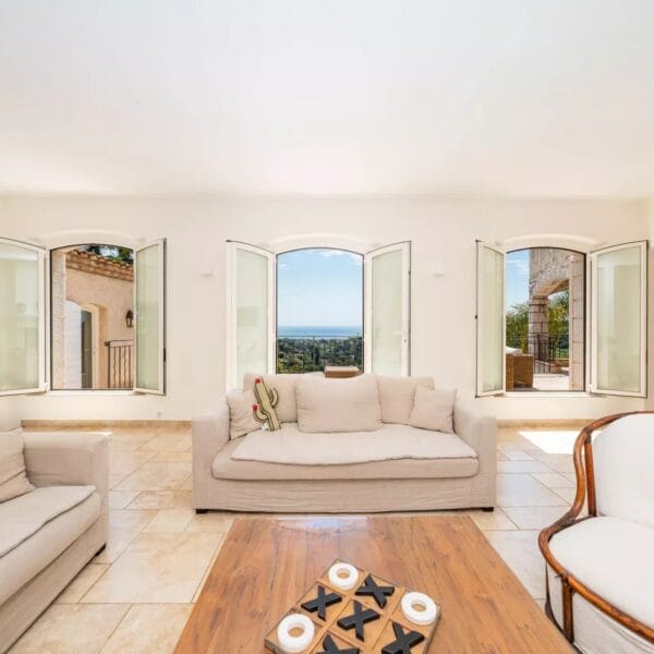 Antibes : villa 4 chambres avec piscine et vue mer