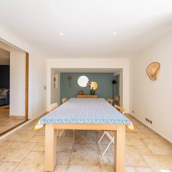 Antibes: 4-bedroom villa with swimming pool and sea view