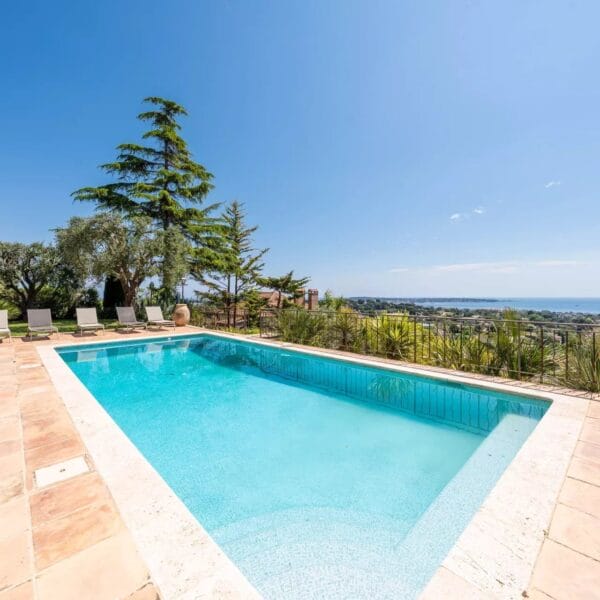 Antibes : villa 4 chambres avec piscine et vue mer