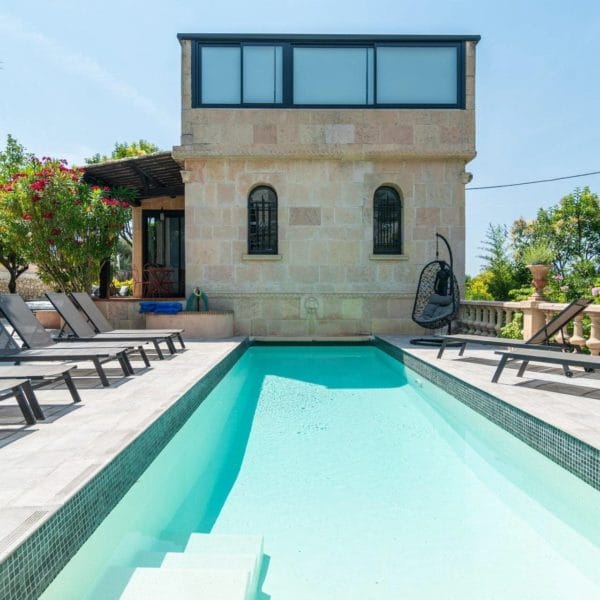 Villa Cannes Petit Juas : 6 Chambres, 6 salles de bains, piscine chauffée, prestations standing