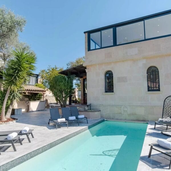 Villa Cannes Petit Juas : 6 Chambres, 6 salles de bains, piscine chauffée, prestations standing