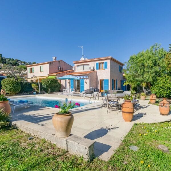 Villa familiale Vallauris : 3 chambres, grande terrasse et jardin