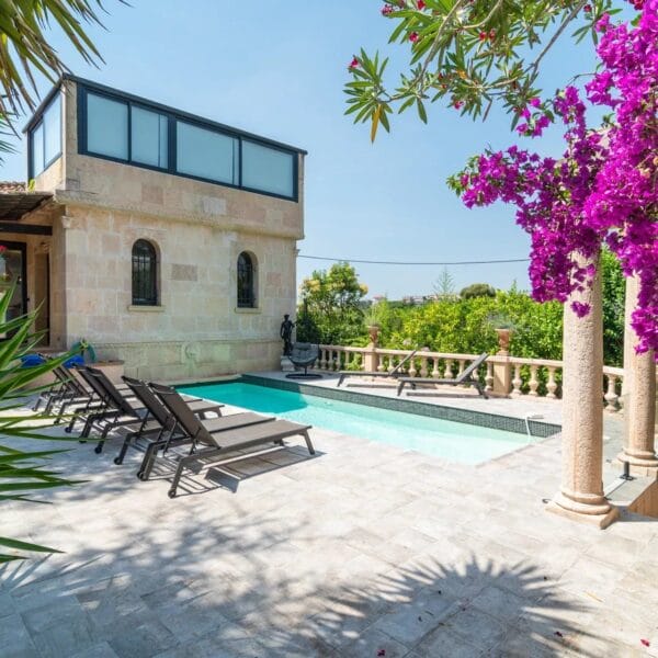 Villa Cannes Petit Juas : 6 Chambres, 6 salles de bains, piscine chauffée, prestations standing