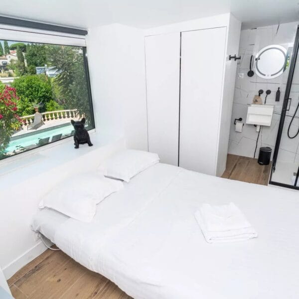 Villa Cannes Petit Juas : 6 Chambres, 6 salles de bains, piscine chauffée, prestations standing