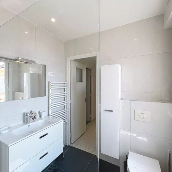 Cannes : Vue mer imprenable – Appartement 2 chambres lumineux au calme avec loggia