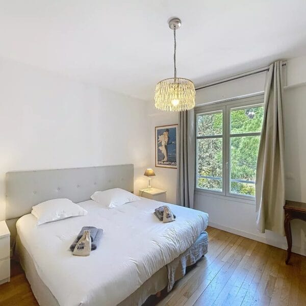 Cannes: beautiful, bright, quiet apartment with loggia and sea view