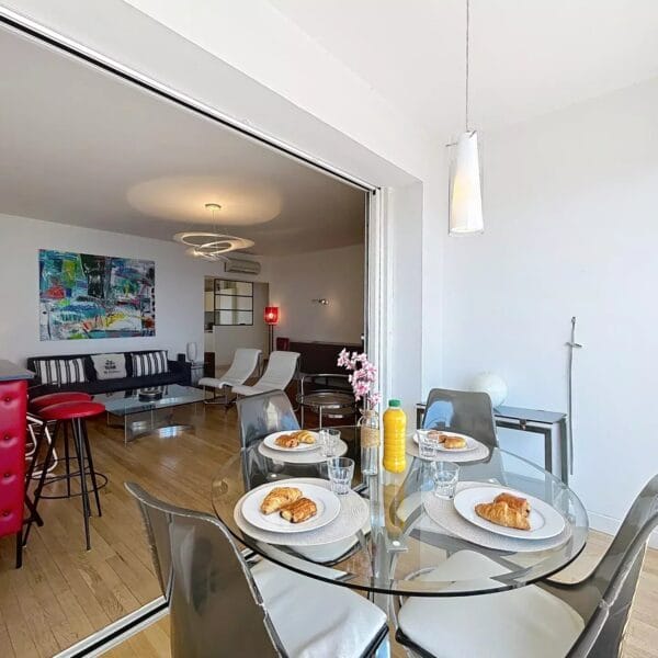 Cannes: beautiful, bright, quiet apartment with loggia and sea view
