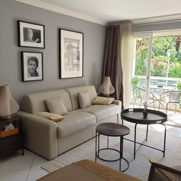 Studio Cannes Banane : well renovated, close to the center, terrace, open view and trees