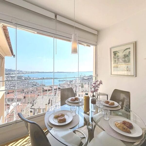 Cannes: breathtaking sea viw – beautiful, bright, quiet apartment with loggia , 2 BDRs