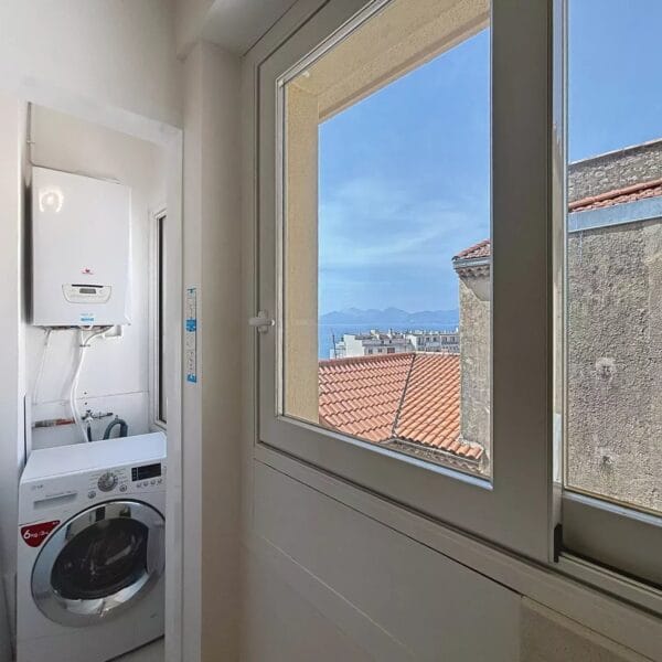 Cannes : Vue mer imprenable – Appartement 2 chambres lumineux au calme avec loggia
