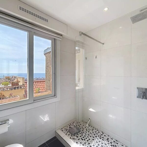 Cannes: beautiful, bright, quiet apartment with loggia and sea view