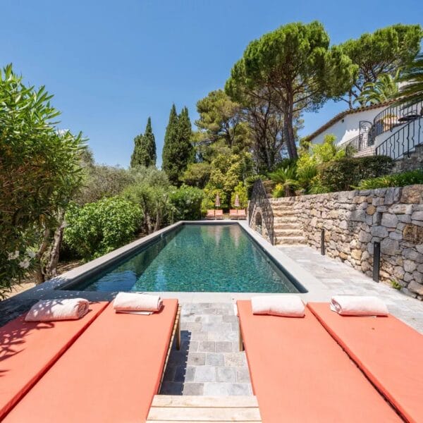 Mougins : Villa d’architecte avec piscine dans un domaine privé